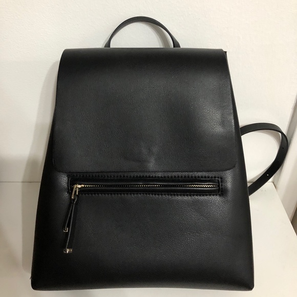 Backpack - Picture 2 of 8